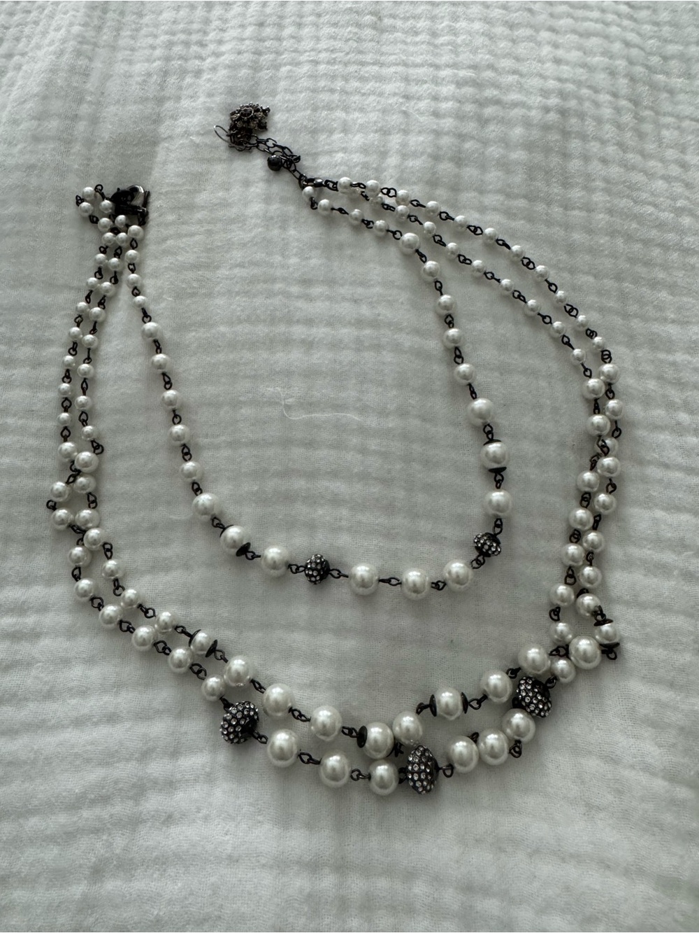 Elegant Three-Strand Faux Pearl Necklace with Gunmetal Accents